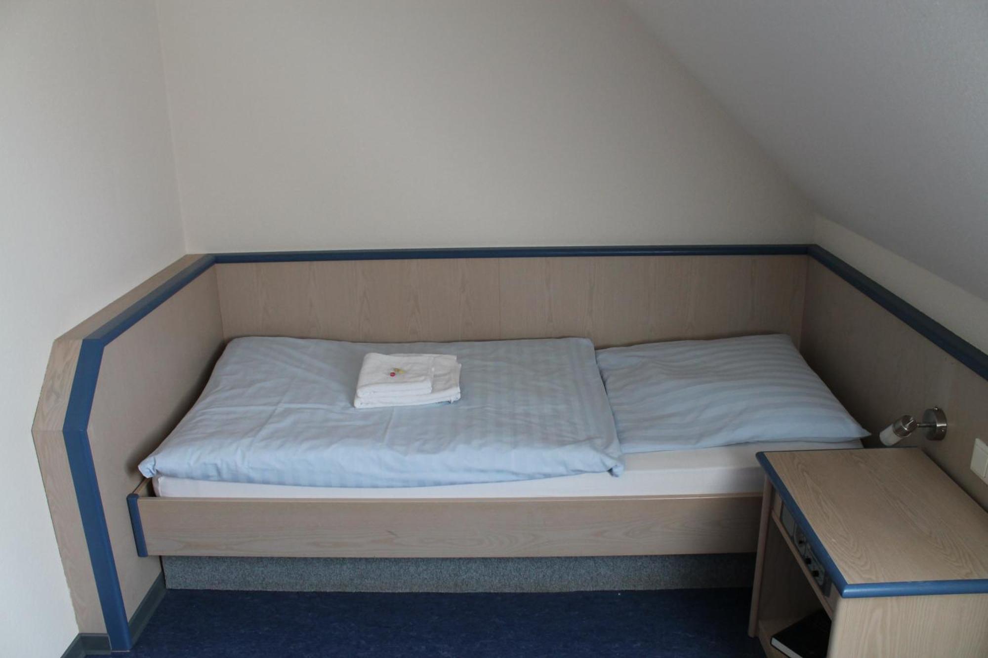 Smart Hostel By Landgasthof Velber 24H7D Seelze Ngoại thất bức ảnh