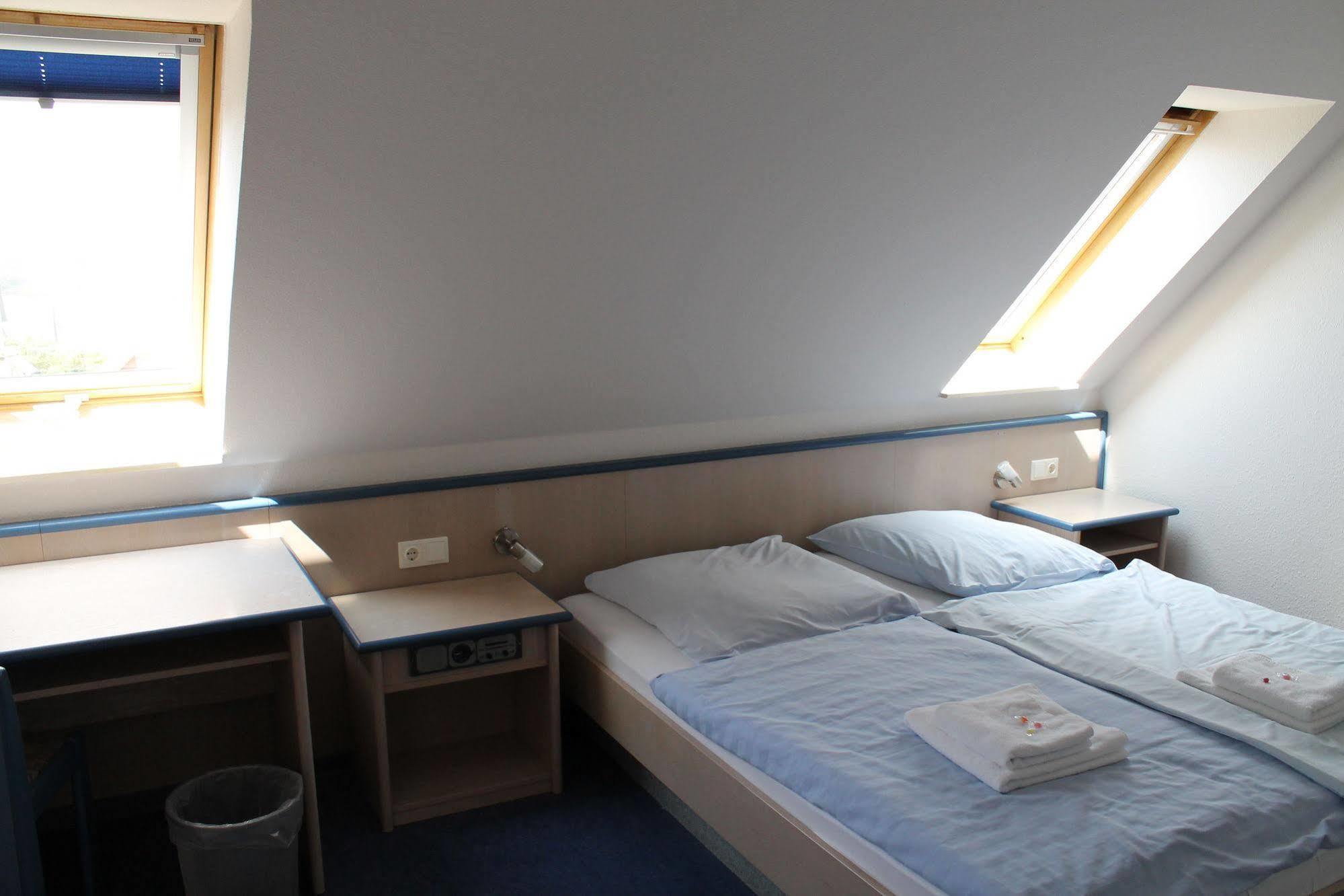 Smart Hostel By Landgasthof Velber 24H7D Seelze Ngoại thất bức ảnh