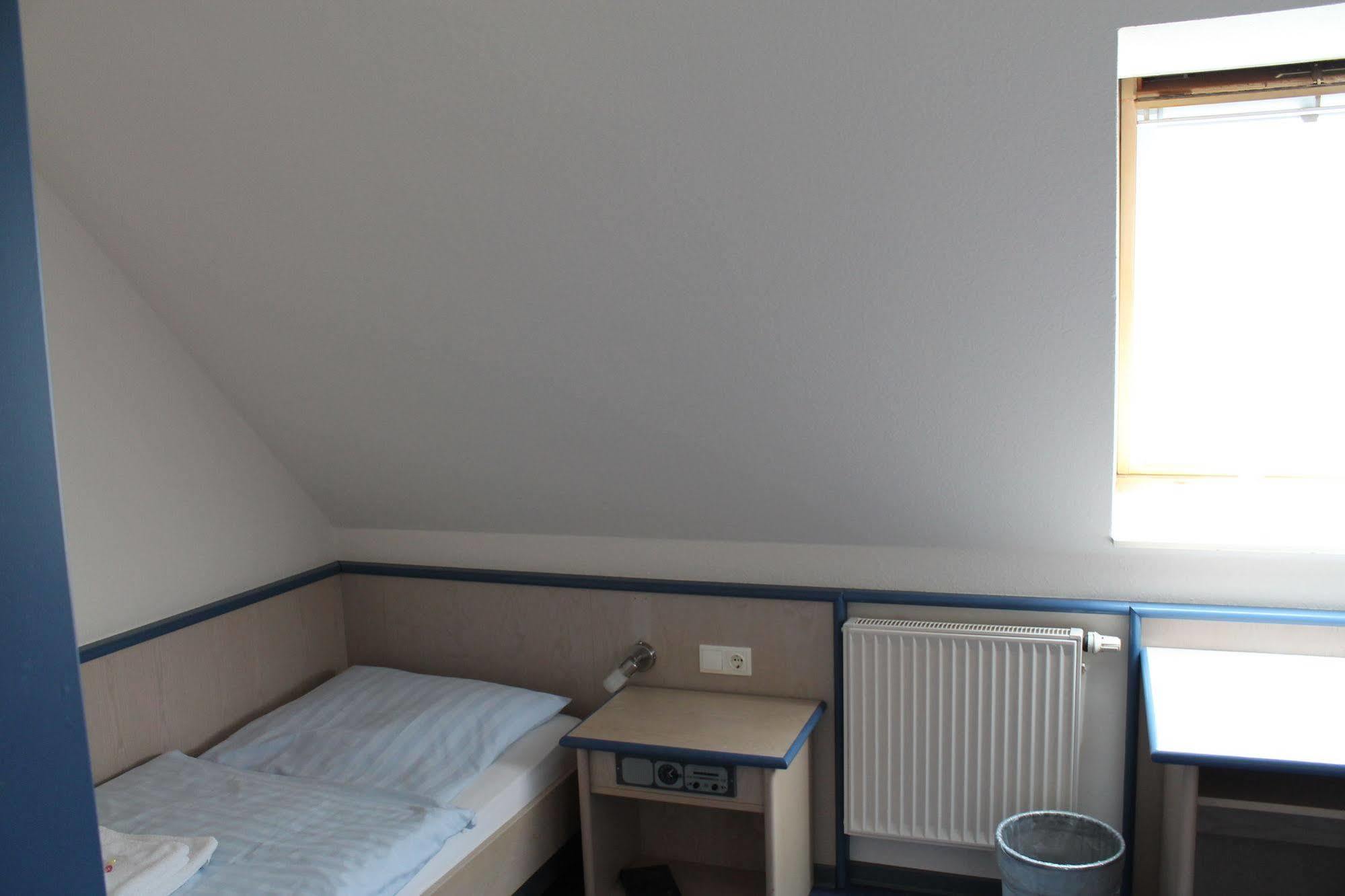 Smart Hostel By Landgasthof Velber 24H7D Seelze Ngoại thất bức ảnh