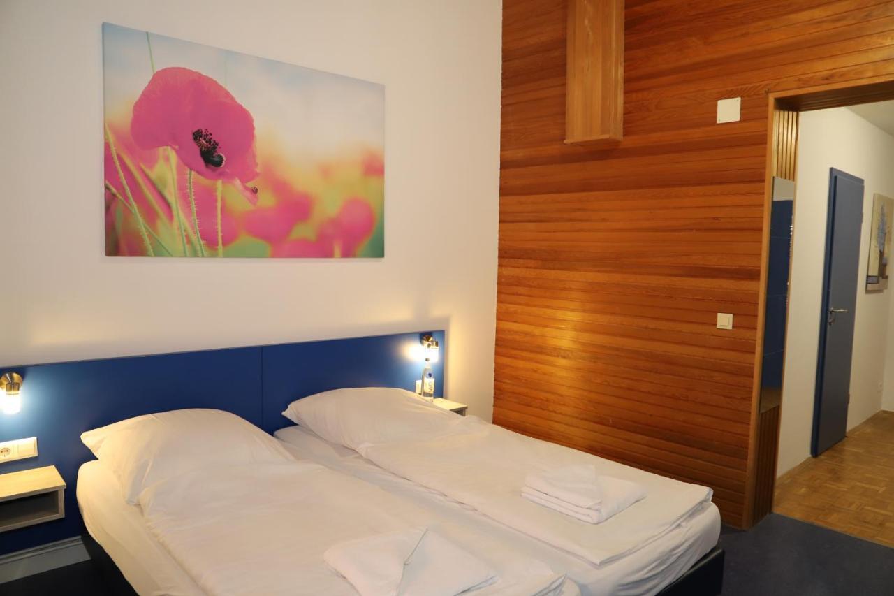 Smart Hostel By Landgasthof Velber 24H7D Seelze Ngoại thất bức ảnh