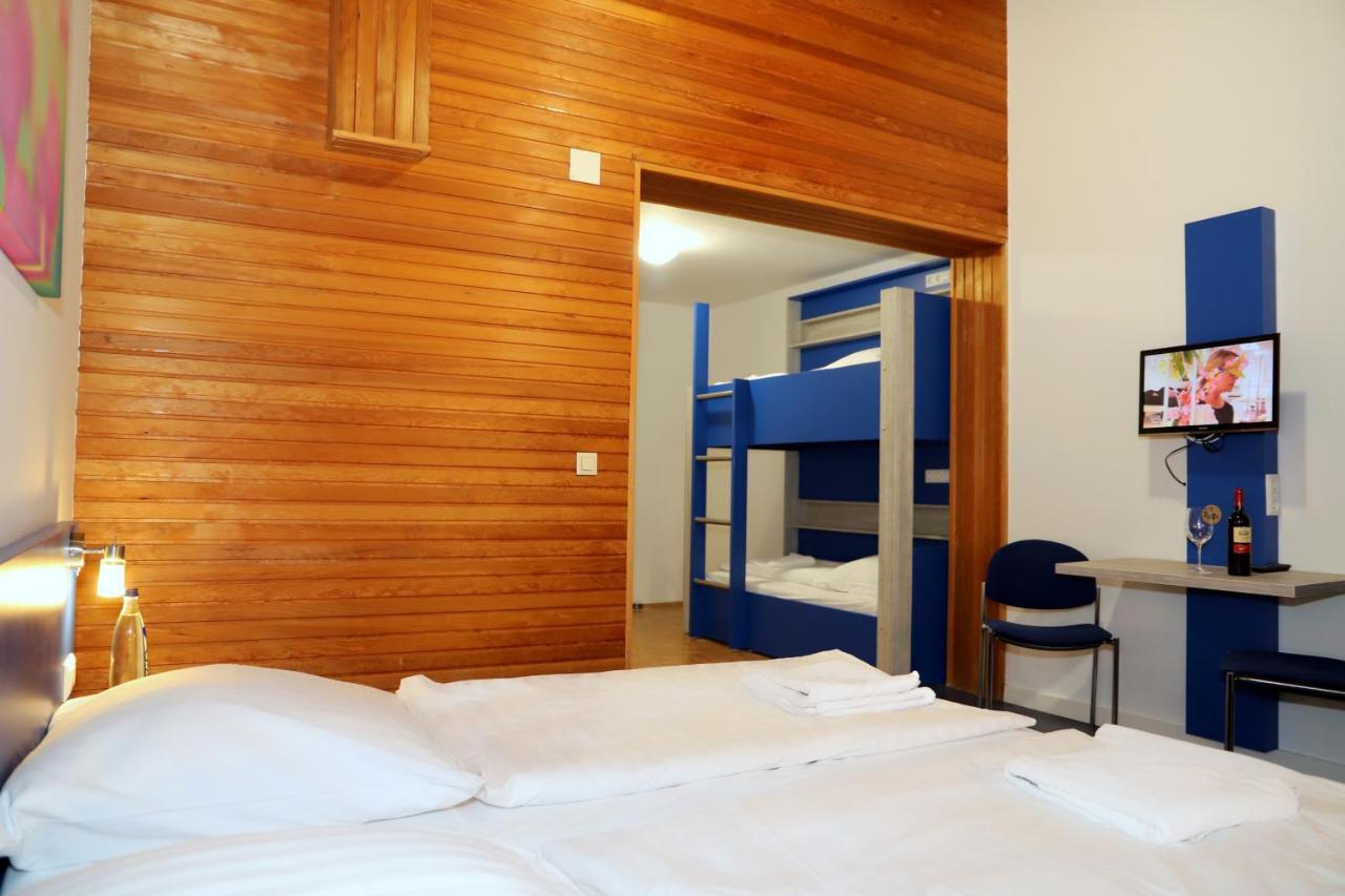Smart Hostel By Landgasthof Velber 24H7D Seelze Ngoại thất bức ảnh