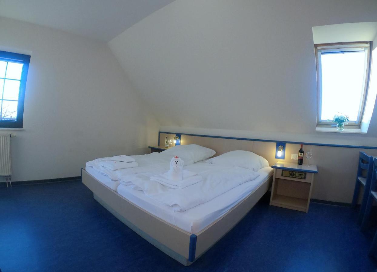 Smart Hostel By Landgasthof Velber 24H7D Seelze Ngoại thất bức ảnh